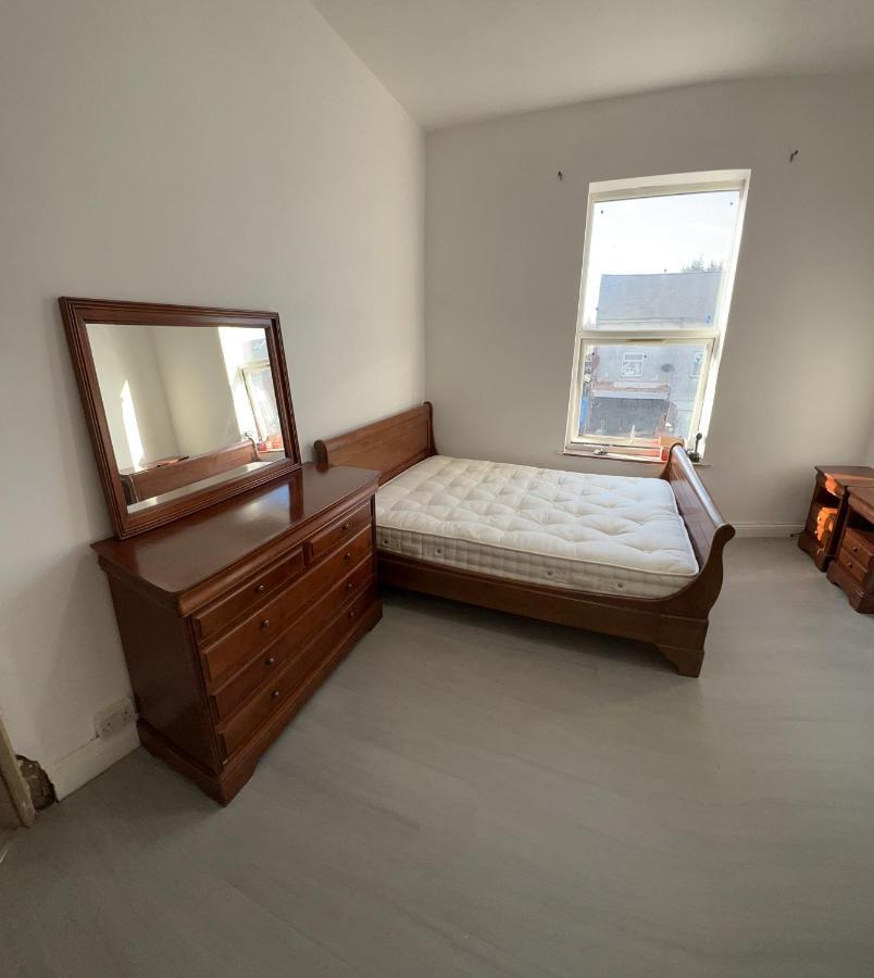 New Flat, Own Bathroom, Sitting Room & Large Bedroom - Walsall Bescot Экстерьер фото