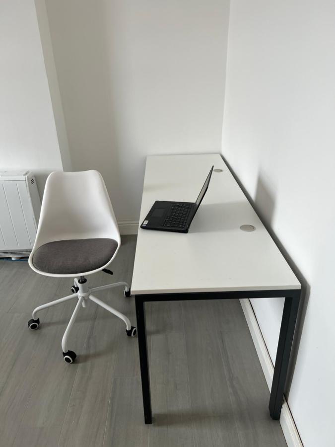 New Flat, Own Bathroom, Sitting Room & Large Bedroom - Walsall Bescot Экстерьер фото