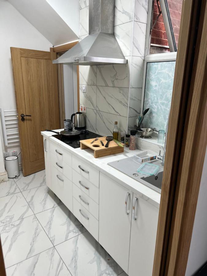 New Flat, Own Bathroom, Sitting Room & Large Bedroom - Walsall Bescot Экстерьер фото