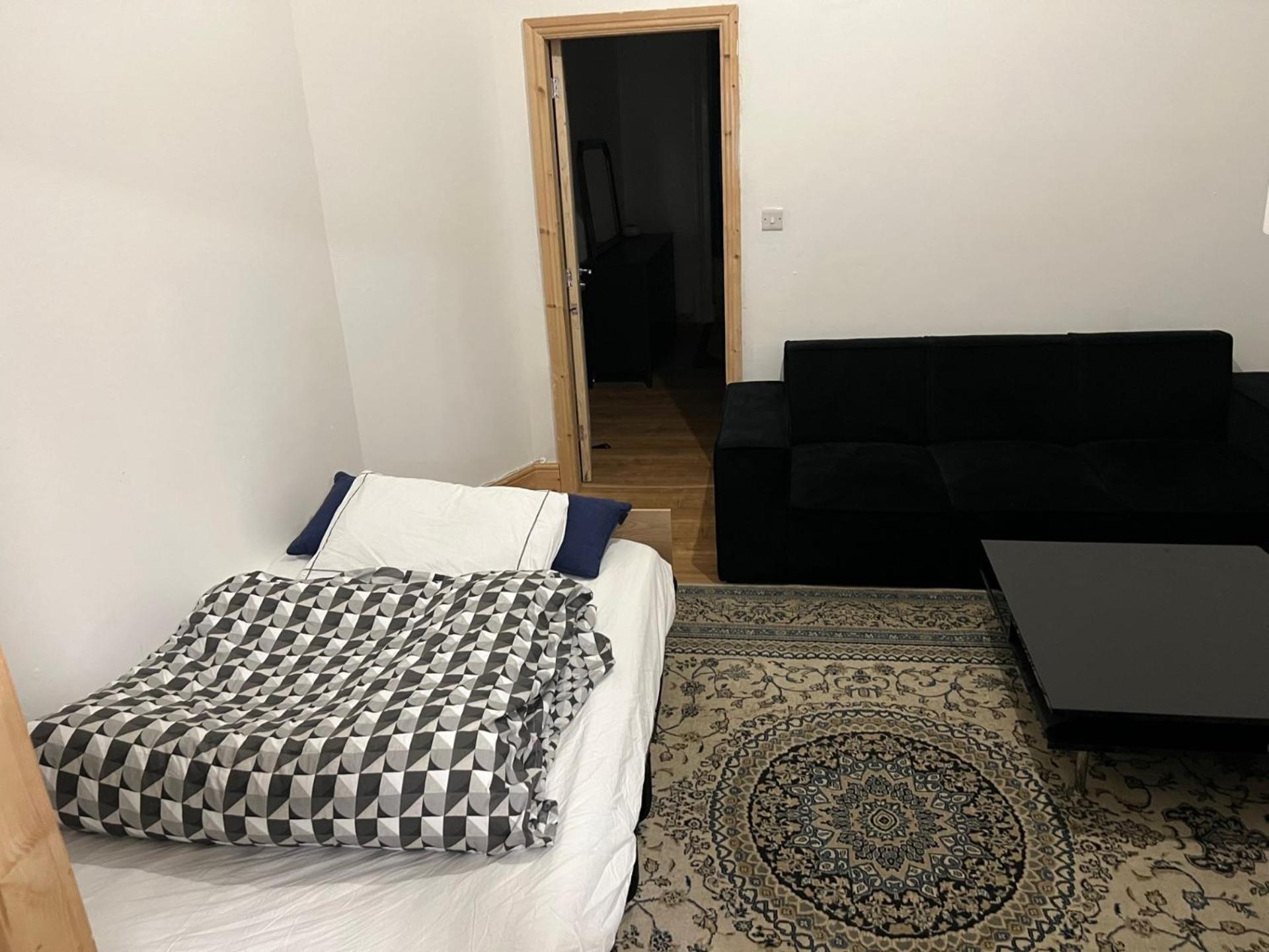 New Flat, Own Bathroom, Sitting Room & Large Bedroom - Walsall Bescot Экстерьер фото